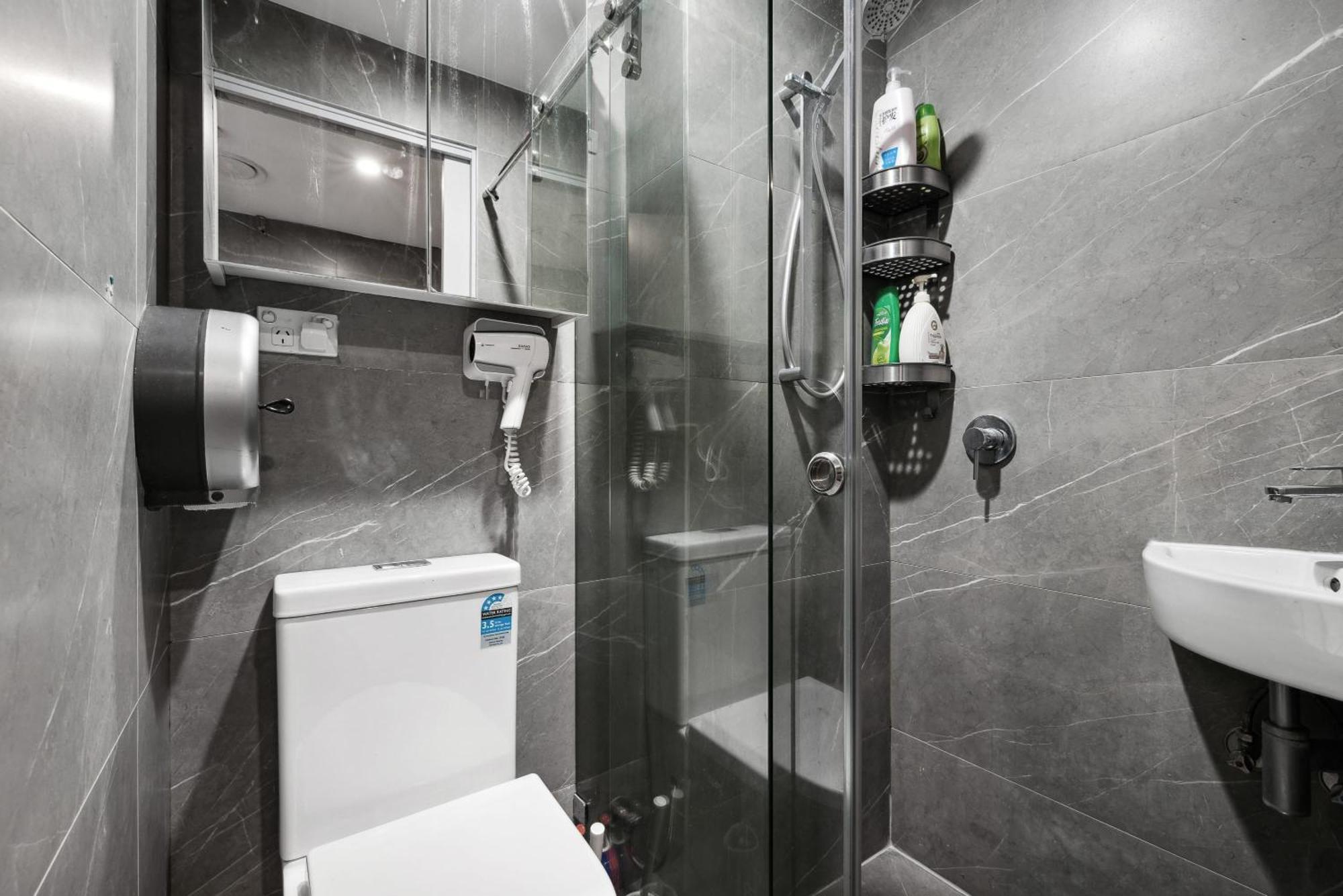 Guest house Cozy Double - Seconds To Station - Near Townhall Uts Usyd Darling Harbour Chinatown - Shared Bathroom Sydney