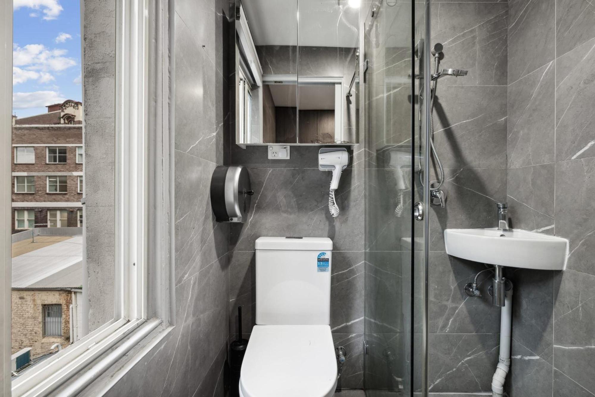 Cozy Double - Seconds To Station - Near Townhall Uts Usyd Darling Harbour Chinatown - Shared Bathroom * Sydney