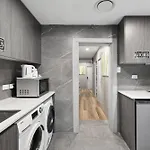 Cozy Double Room - Seconds To Central Station - Near Townhall Uts Usyd Darling Harbour Chinatown - Shared Bathroom