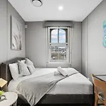 Cozy Double Room - Seconds To Central Station - Near Townhall Uts Usyd Darling Harbour Chinatown - Shared Bathroom