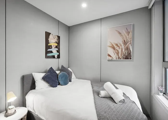 Cozy Double Room - Seconds To Central Station - Near Townhall Uts Usyd Darling Harbour Chinatown - Shared Bathroom