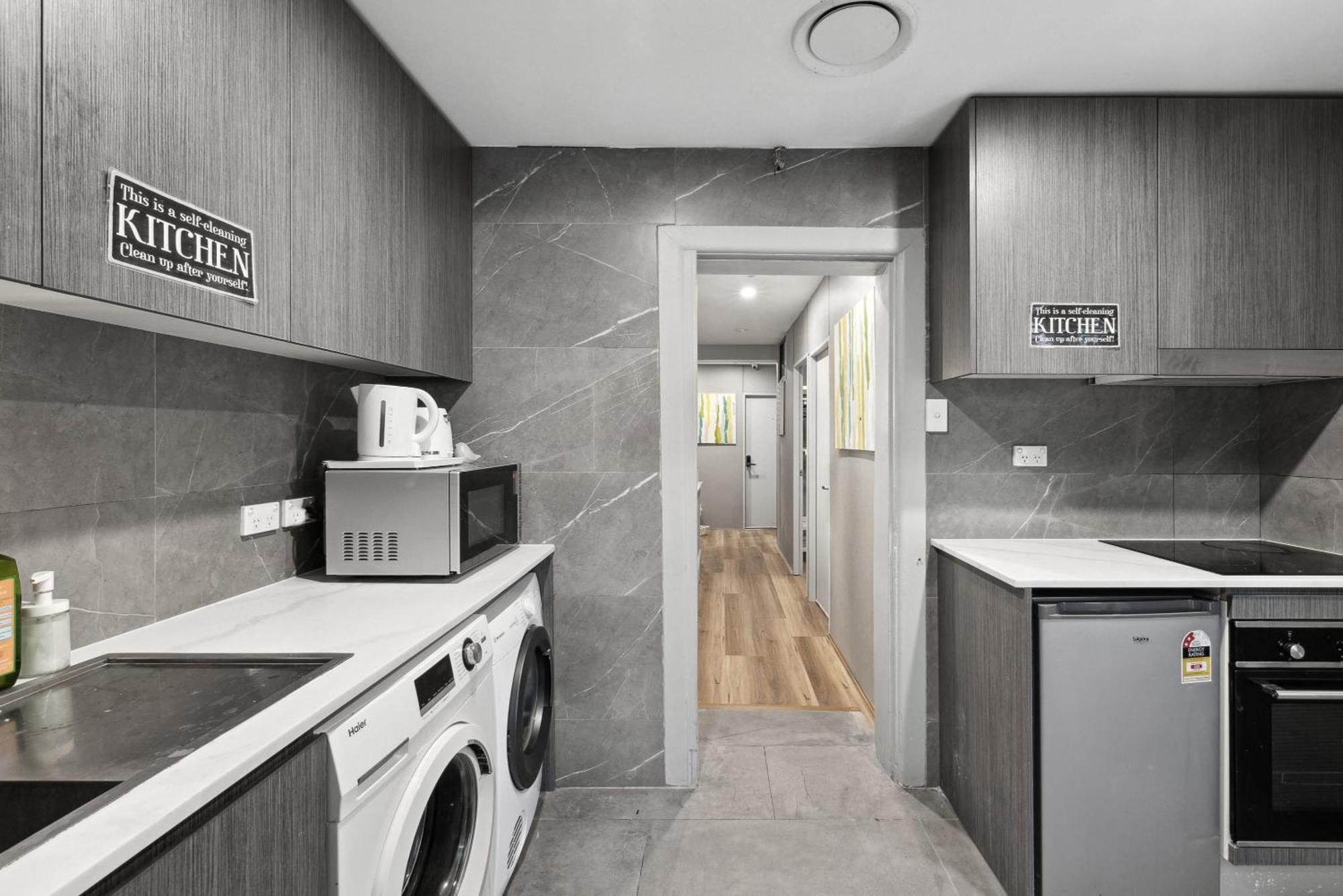 Cozy Double - Seconds To Station - Near Townhall Uts Usyd Darling Harbour Chinatown - Shared Bathroom Guest house