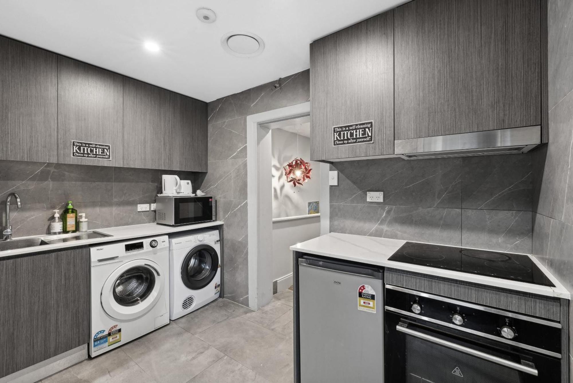 Guest house Cozy Double - Seconds To Station - Near Townhall Uts Usyd Darling Harbour Chinatown - Shared Bathroom *